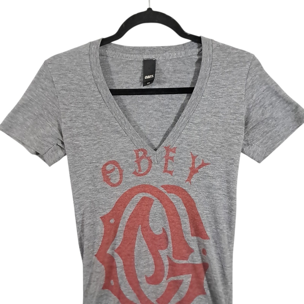 Obey Tee Womens Graphic V Neck Plunge T Shirt‎ XS Gray USA Y2K Grunge Fitted - Picture 4 of 10